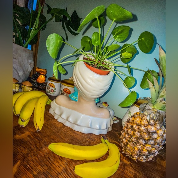 πππ Vintage Flamenco Dancer Vase/Flower Pot - Radiant and Cheery! ππΊπ - Picture 2 of 3